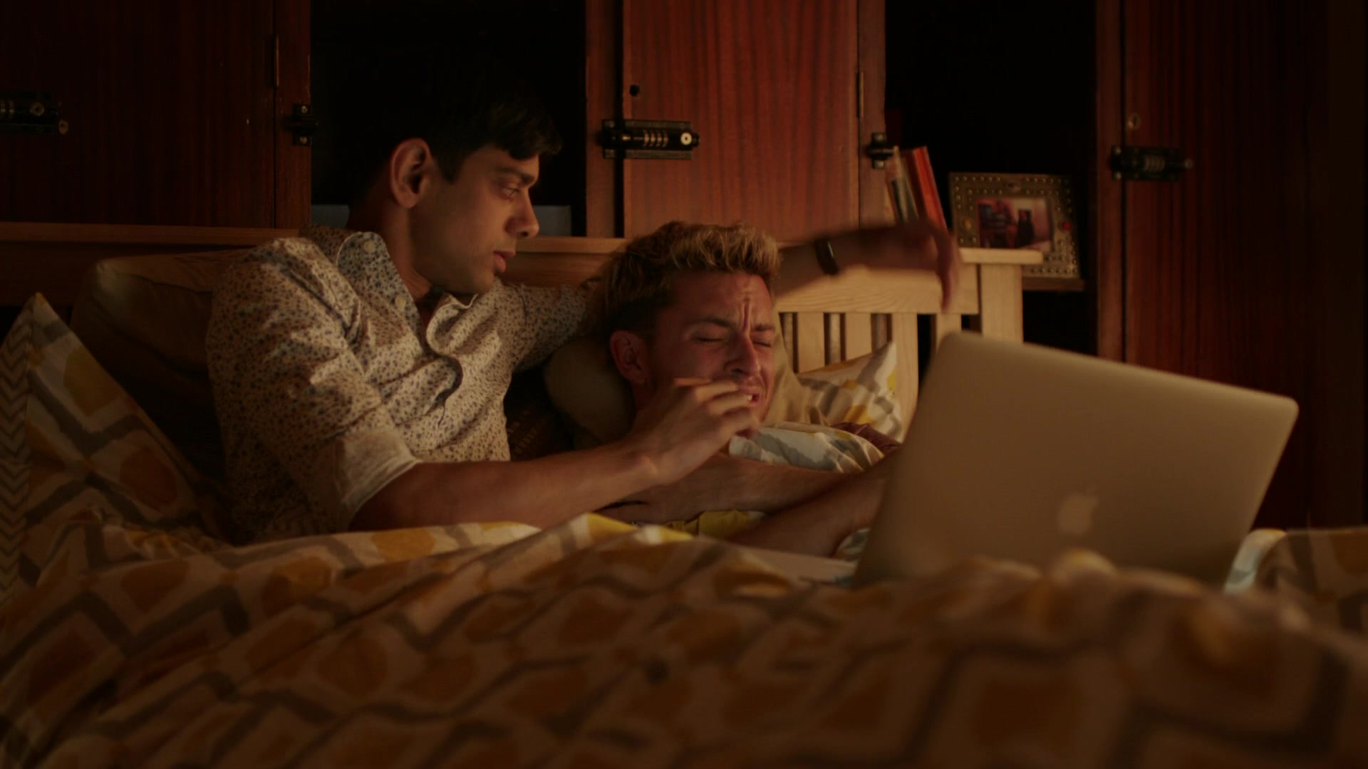 Crashing_S01E02_Episode_2_1080p_3035.jpg Crashing_S01E02_Episode_2_1080p_3035.jpg