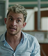 Crashing_S01E05_Episode_5_1080p_3018.jpg