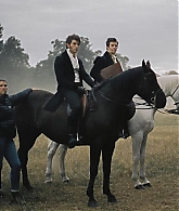 jonathanbaileyonline_bridgertons1_bts_28329.jpg