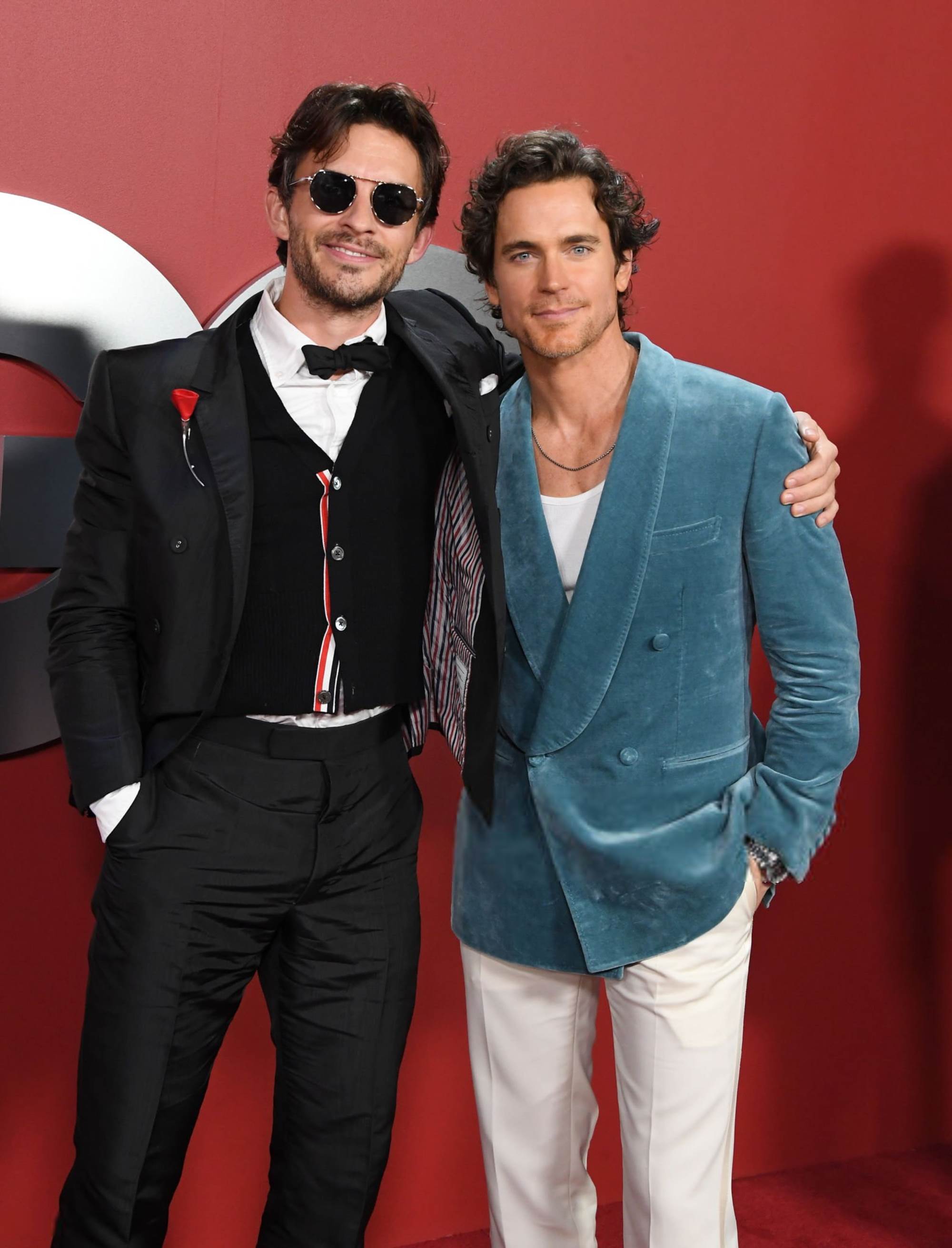jonathanbaileyonline_gqmenyear23_arrivals_283429.jpg