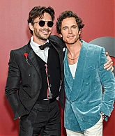 jonathanbaileyonline_gqmenyear23_arrivals_283729.jpg