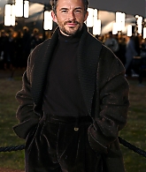 Burberry_LFW_Outside_JBO_281529.jpg