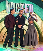 jonathanbaileyonline_wickedforgood_brpremiere25_28929.jpg