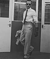 jonathanbaileyonline_esquire25issue_281029.jpg