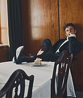 jonathanbaileyonline_esquire25issue_28229.jpg