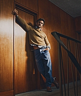 jonathanbaileyonline_esquire25issue_28329.jpg