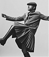 jonathanbaileyonline_esquire25issue_28629.jpg