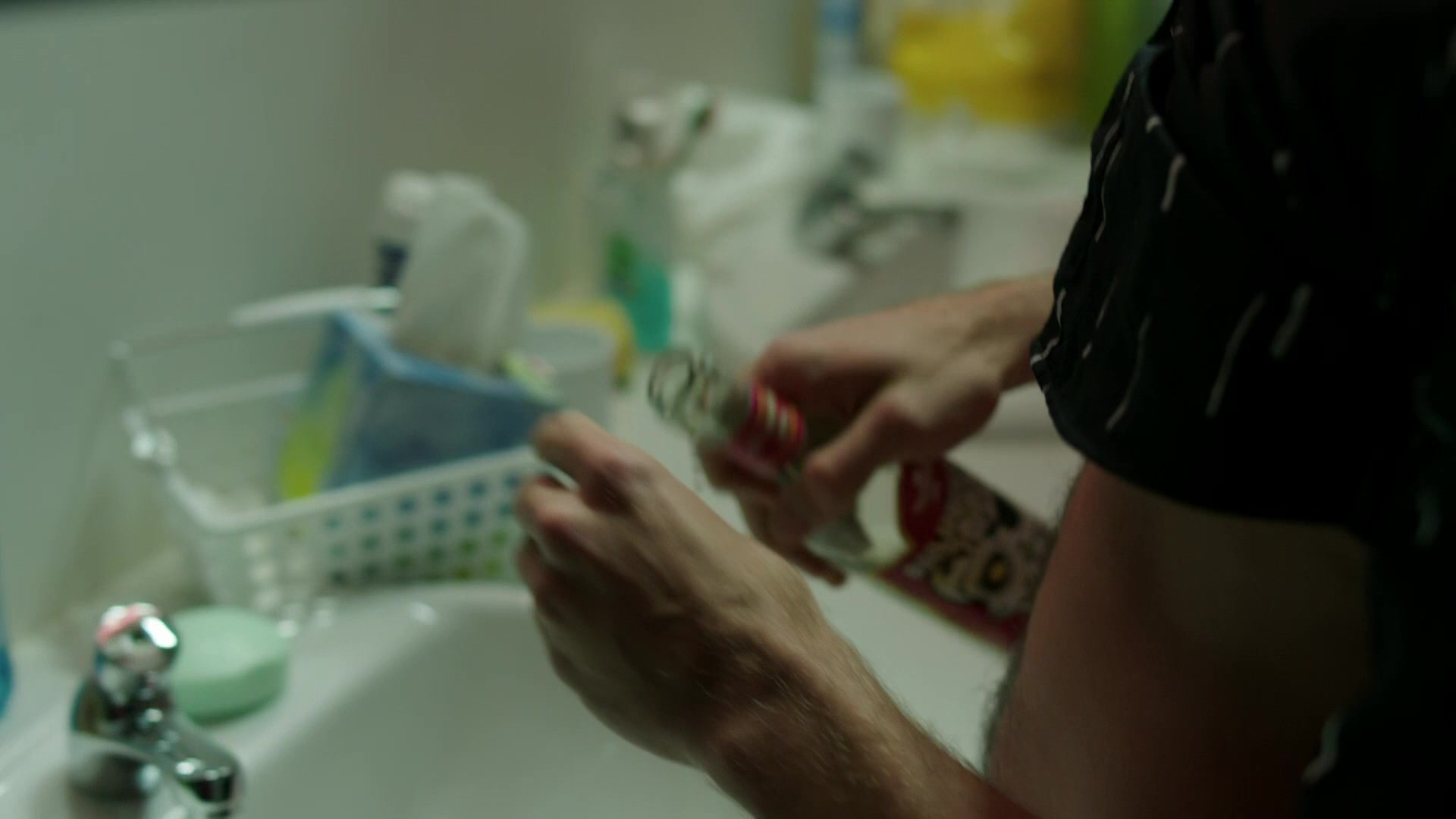 Crashing_S01E01_Episode_1_1080p_0823.jpg