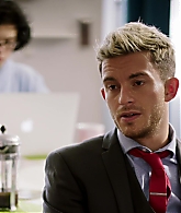 Crashing_S01E01_Episode_1_1080p_0265.jpg