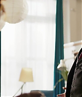Crashing_S01E01_Episode_1_1080p_0366.jpg