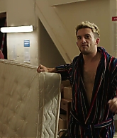 Crashing_S01E02_Episode_2_1080p_0233.jpg